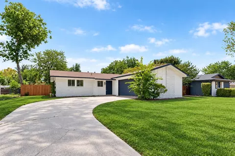 4649 S Drive Dr W, Fort Worth, TX 76132