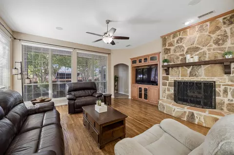 915 Wyndham Way, Allen, TX 75013
