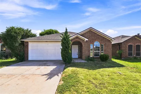 2833 Wakecrest Dr, Fort Worth, TX 76108