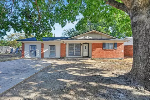 4809 Melinda Dr, Forest Hill, TX 76119