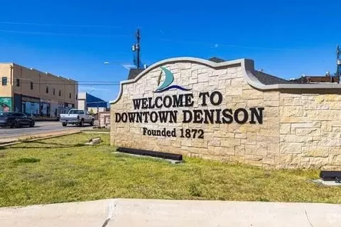 226 E Morgan St, Denison, TX 75021 photo 2