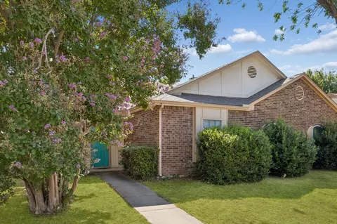 Exterior - 2906 Northrope St, Euless, TX 76039 photo 2 of 4
