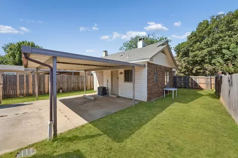 Exterior - 2906 Northrope St, Euless, TX 76039 photo 3 of 4