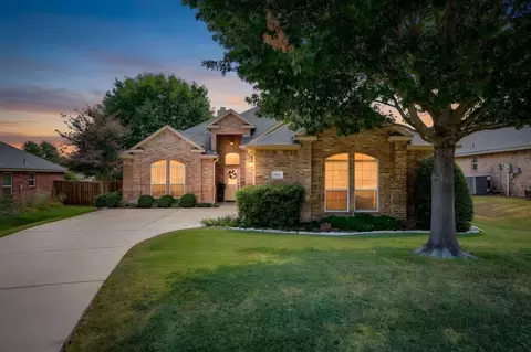 10521 N Haven Dr, Benbrook, TX 76126