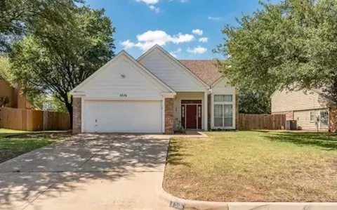 7516 Meadow Creek Dr, Fort Worth, TX 76123
