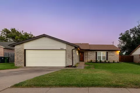 3610 Palomino Dr, Arlington, TX 76017