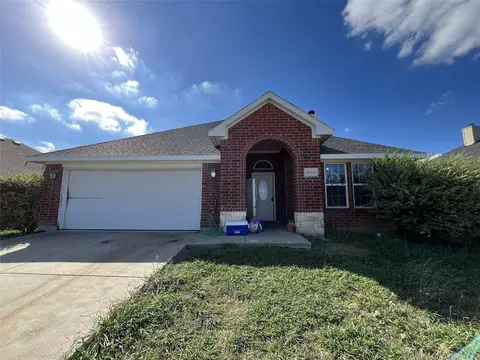 4004 Windmill Dr, Sanger, TX 76266