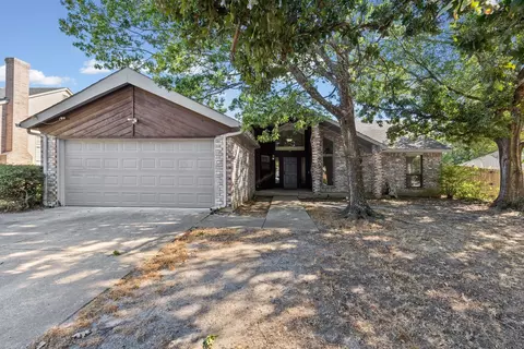 515 Highland Oaks Dr, Greenville, TX 75402