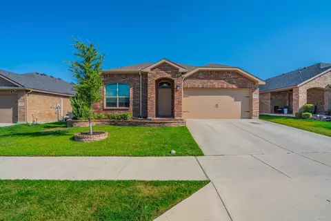 412 Foxhunter St, Fort Worth, TX 76131
