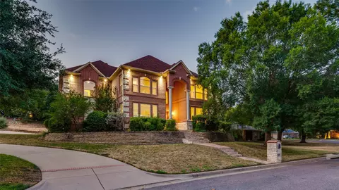 8925 Hunters Glen Trl, Fort Worth, TX 76120