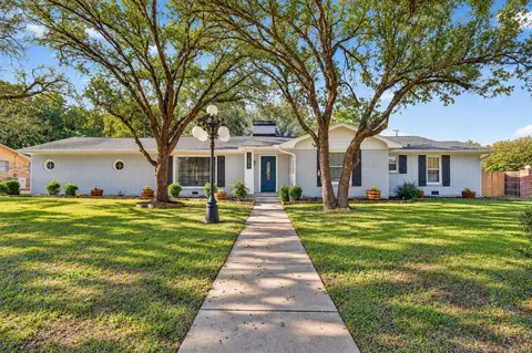 1204 Loma Alta Pl, Cleburne, TX 76033