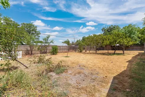 Exterior - 900 E Fitzgerald St, Bangs, TX 76823 photo 15 of 16