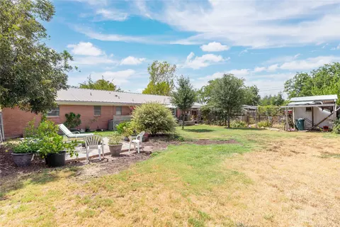 Exterior - 900 E Fitzgerald St, Bangs, TX 76823 photo 7 of 16