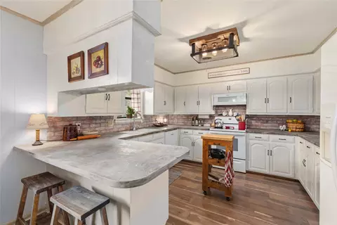Kitchen - 900 E Fitzgerald St, Bangs, TX 76823 photo 2 of 3