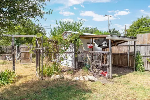 Exterior - 900 E Fitzgerald St, Bangs, TX 76823 photo 10 of 16
