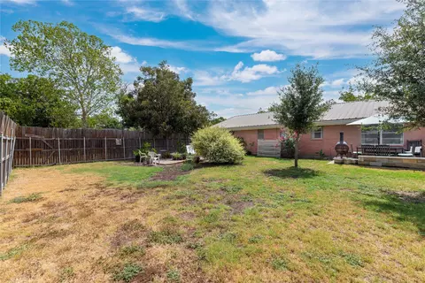 Exterior - 900 E Fitzgerald St, Bangs, TX 76823 photo 9 of 16