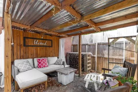 Exterior - 900 E Fitzgerald St, Bangs, TX 76823 photo 12 of 16
