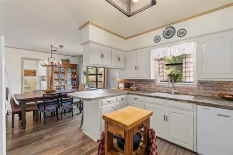 Kitchen - 900 E Fitzgerald St, Bangs, TX 76823 photo 1 of 3