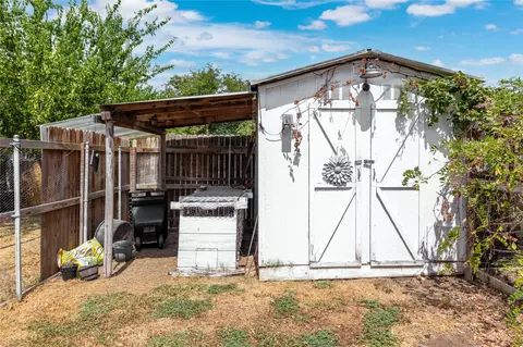 Exterior - 900 E Fitzgerald St, Bangs, TX 76823 photo 13 of 16