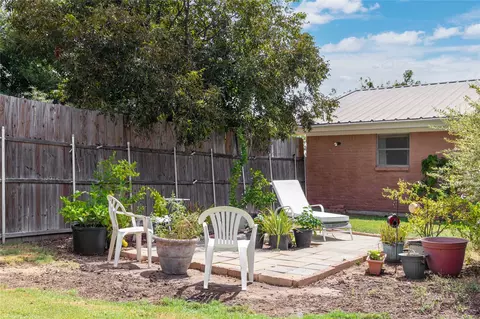 Exterior - 900 E Fitzgerald St, Bangs, TX 76823 photo 8 of 16