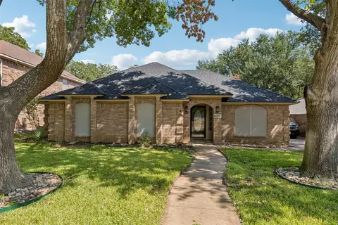 6215 Sandybrook Dr, Arlington, TX 76001