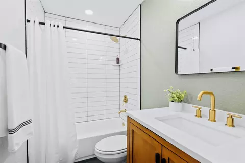 Bath - 504 N Main St, Mcgregor, TX 76657 photo 7 of 8