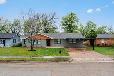Exterior - 504 N Main St, Mcgregor, TX 76657 photo 2 of 10