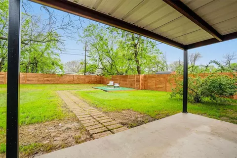 Exterior - 504 N Main St, Mcgregor, TX 76657 photo 5 of 10