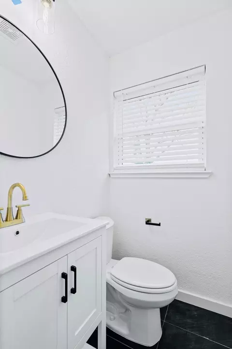 Bath - 504 N Main St, Mcgregor, TX 76657 photo 6 of 8