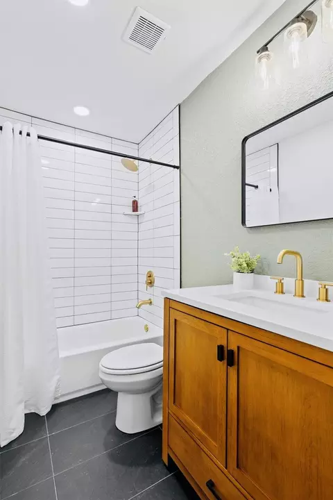 Bath - 504 N Main St, Mcgregor, TX 76657 photo 8 of 8