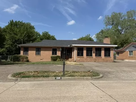 1016 Usher St, Benbrook, TX 76126