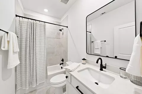 Bath - 4660 Bertrand Dr, Prosper, TX 75078 photo 5 of 7