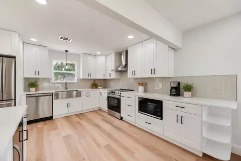 3815 Harlingen St, Dallas, TX 75212