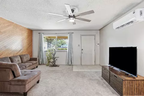 4304 Hodgkins Rd, Lake Worth, TX 76135