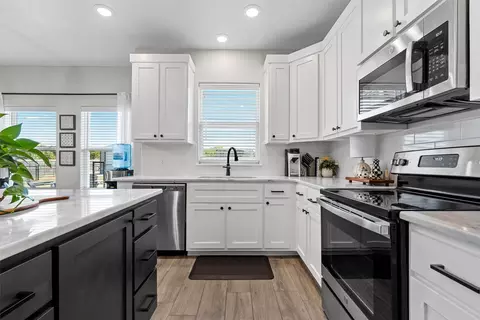 Kitchen - 129 Dana Point Dr, Lorena, TX 76655 photo 2 of 5