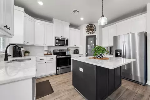 Kitchen - 129 Dana Point Dr, Lorena, TX 76655 photo 4 of 5