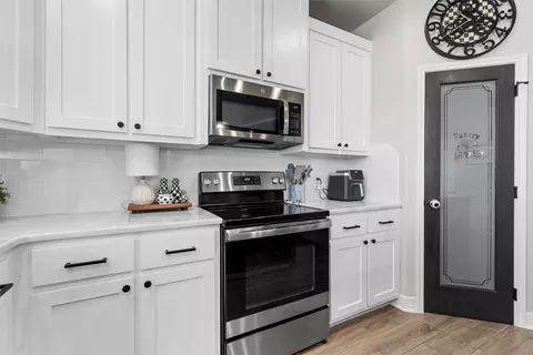 Kitchen - 129 Dana Point Dr, Lorena, TX 76655 photo 3 of 5