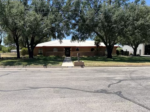 4401 River Oaks Dr, Brownwood, TX 76801