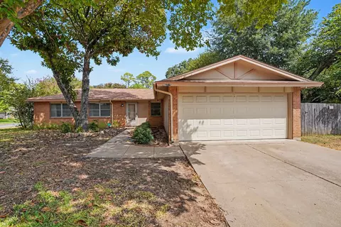 2715 Bellaire Ct, Arlington, TX 76013