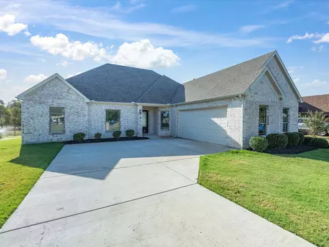 1301 Carnoustie Dr, Ennis, TX 75119