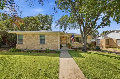 2908 Ryan Place Dr, Fort Worth, TX 76110