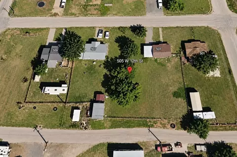505 W 12th St, Quanah, TX 79252