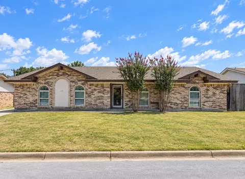 2001 San Jacinto Dr, Arlington, TX 76012