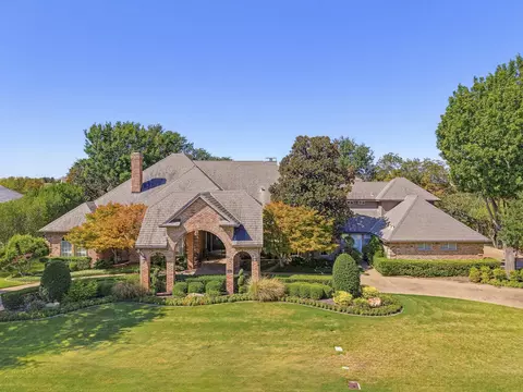 6200 Forest Highlands Dr, Fort Worth, TX 76132