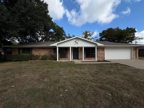 203 Frost Creek Ave, Groesbeck, TX 76642