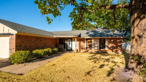 5325 Mission Cir, Granbury, TX 76049