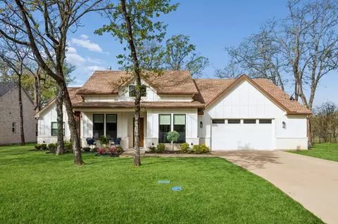 Exterior - 207 Colonial Dr, Mabank, TX 75156 photo 5 of 10