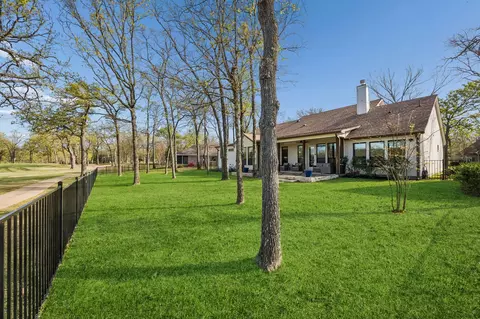 Exterior - 207 Colonial Dr, Mabank, TX 75156 photo 7 of 10