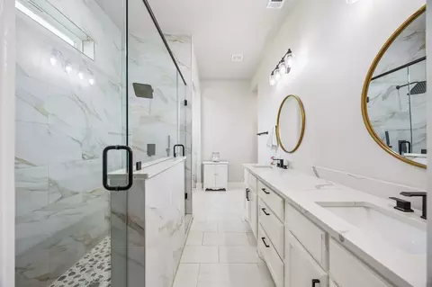 Bath - 207 Colonial Dr, Mabank, TX 75156 photo 1 of 5
