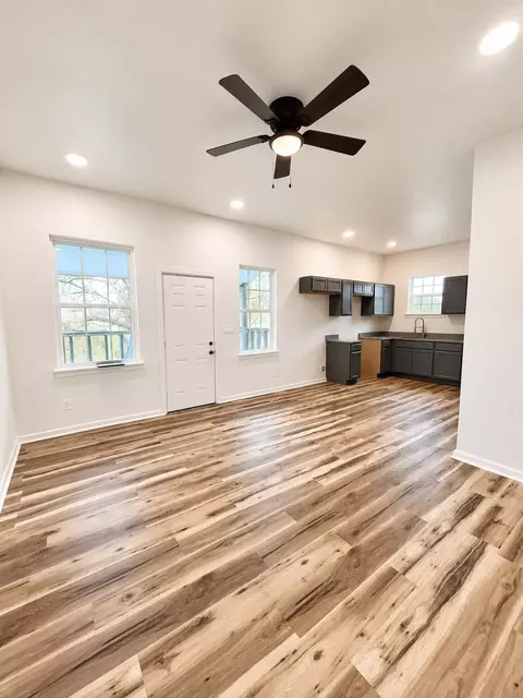 Living - 309 E Pine St, Jacksboro, TX 76458 photo 1 of 2